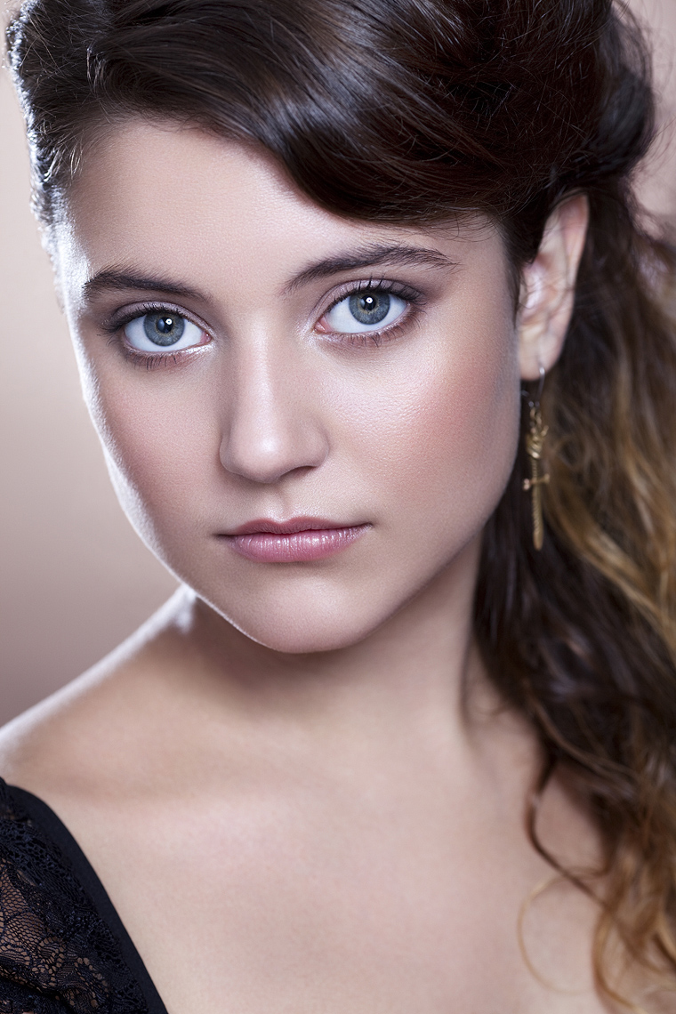 Hannah Dunne Professional portrait photography by commercial photographer Ylva Erevall